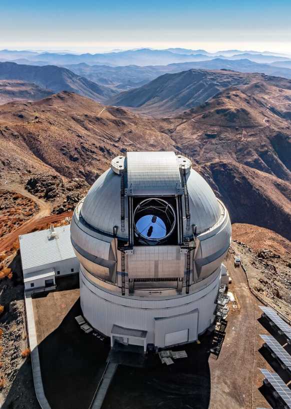 Telescópio Gemini South (SOAR) em Cerro Pachón, Chile — vista externa do espelho
